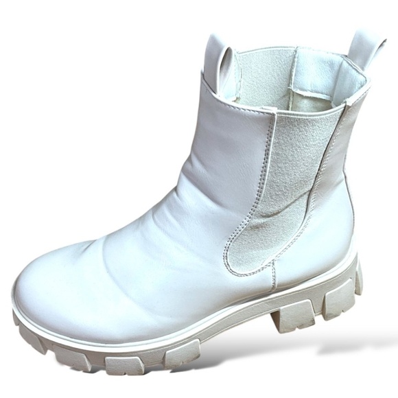 STREETWEAR SOCIETY Winter White Faux Leather Chunky Chelsea Boots US Sz 9 - Picture 1 of 8